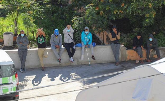 «Algunos no aguantan más y quieren volver a Marruecos: esto no es vida»