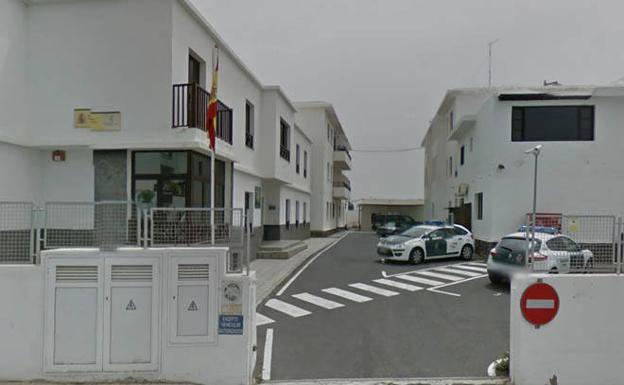 Intentan entrar a la fuerza en una pizzería de Tías en estado de embriaguez y sin mascarilla