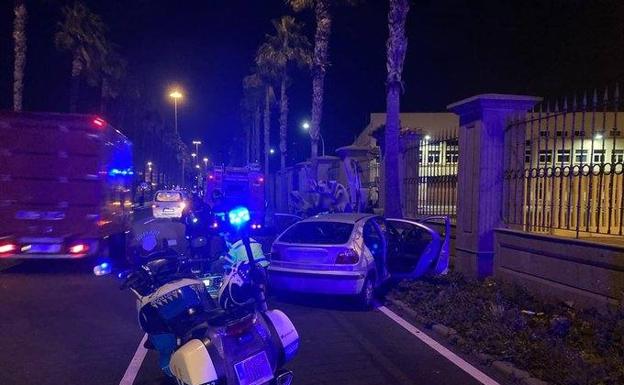 Grave tras colisionar contra una palmera en la Avenida Marítima