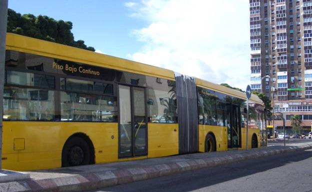 Los usuarios de guaguas bajan un 35,6% en 2020 en Canarias