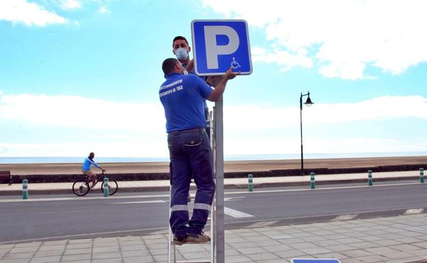 Movilidad reducida, señales adecuadas en Tías