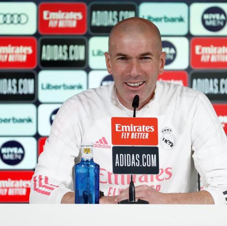 Zidane juguetea con su futuro