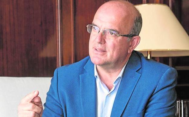 Pestana sigue la hoja de ruta en materia de inmigración a pesar de las críticas