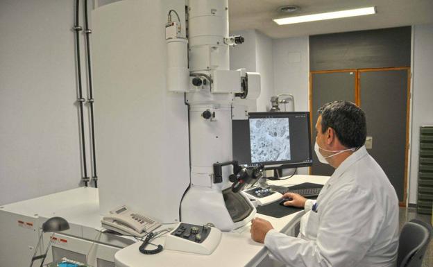 El Hospital Negrín renueva su equipo de Microscopía Electrónica