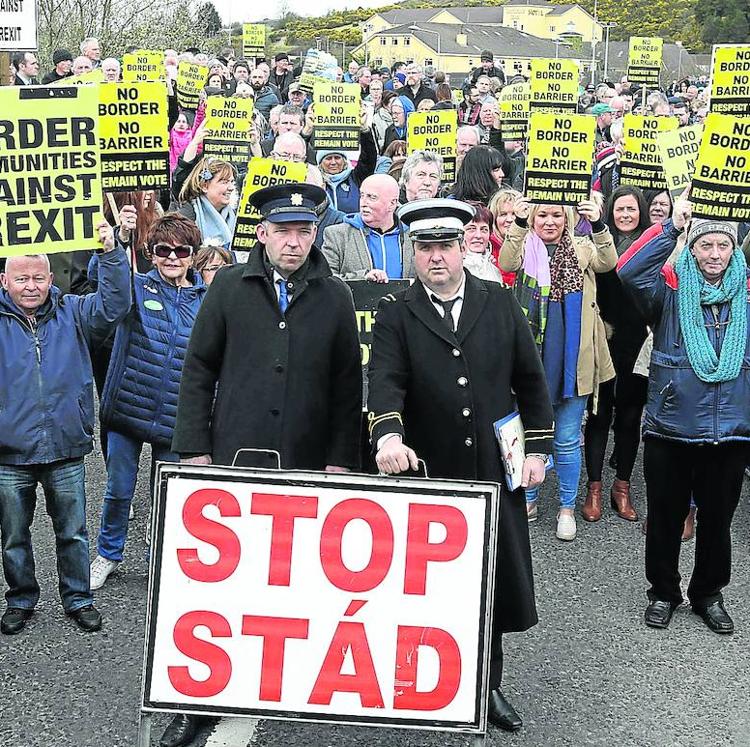 Las barreras del 'brexit' crispan al unionismo