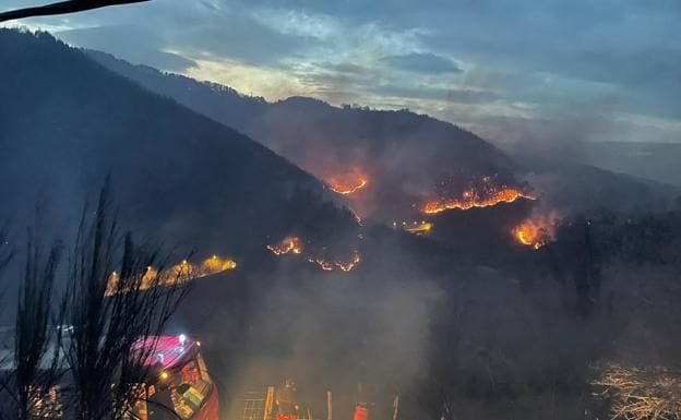 El incendio que afecta a Navarra y Guipúzcoa puede ser provocado