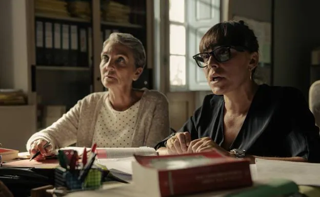 Marga Arnau y Candela Peña, en la segunda temporada de 'Hierro'.