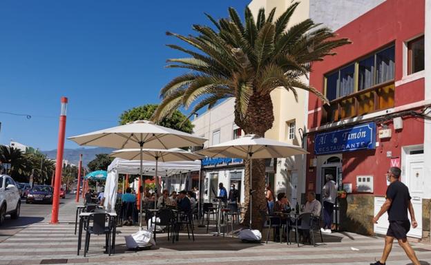 Los municipios del sureste y San Bartolomé dan una prórroga a las terrazas