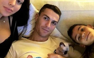 Ronaldo manda en jet privado a su gato para que se cure en España