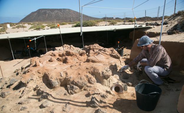 En Lobos espera Roma y en Caletones, la cueva funeraria del siglo XVI