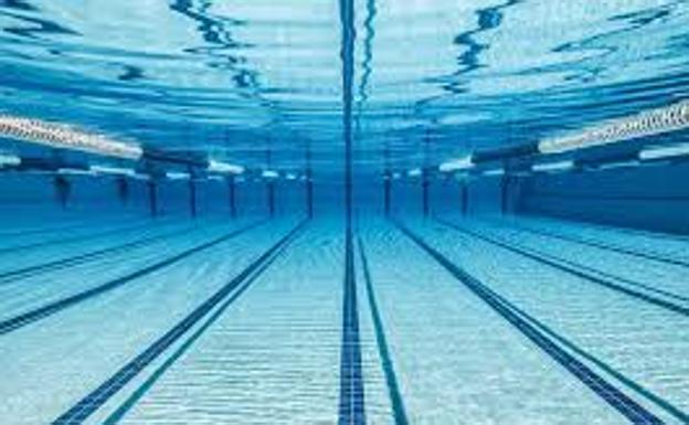 Mencia quiere ser la primera en nadar los 1.500 libres con más de 80 años