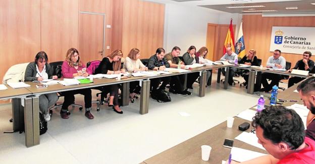 Los sindicatos sanitarios estudian cómo tumbar el fallo que anula la OPE de 2018