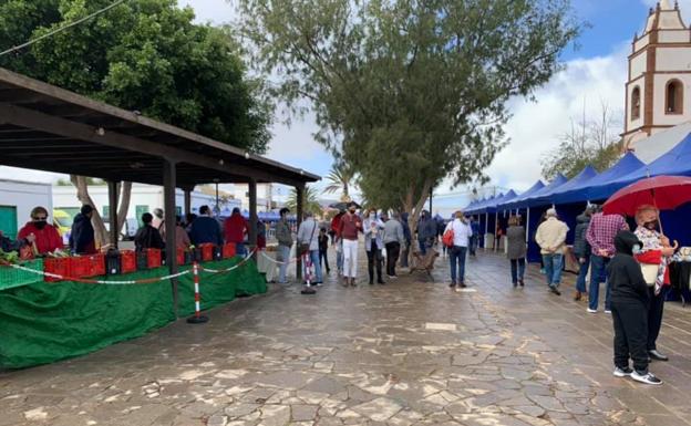 El mercado de Tetir regresa con 50 puestos de venta y con la actuación de 'La Gaveta'