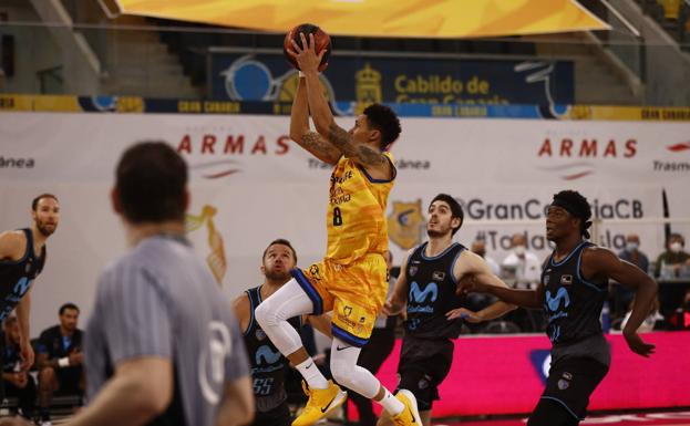 AJ Slaughter fulmina al Estudiantes
