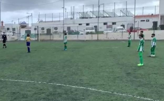 Nuevo plantón a las mascarillas en el fútbol base