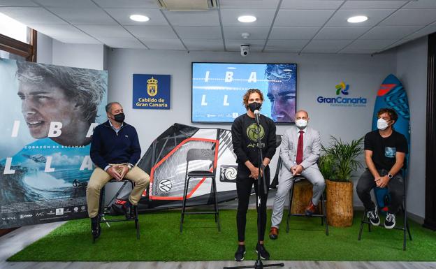 'Iballa corazón de escamas' recoge el lado más humano de la campeona del mundo de windsurf y paddle surf