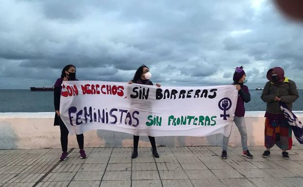 El grito feminista se esparce en varios actos minoritarios por la pandemia