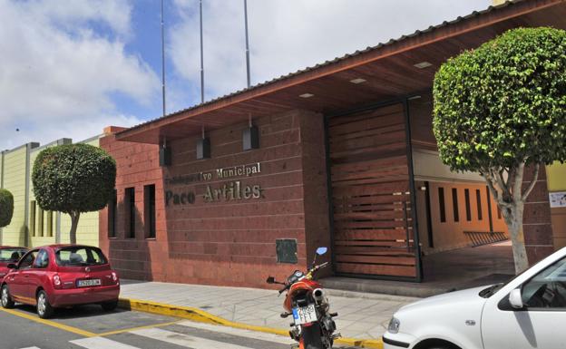 El personal del Paco Artiles se moviliza al verse ya en la calle