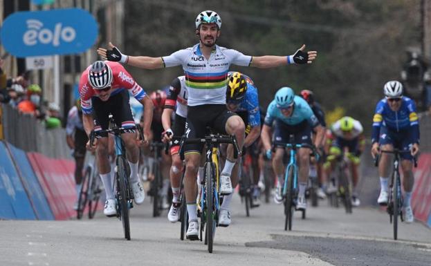 Alaphilippe gana un esprint de máximo nivel en la Tirreno-Adriático