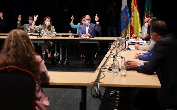 CC asegura que ha antepuesto las siglas políticas a la estabilidad en el Cabildo