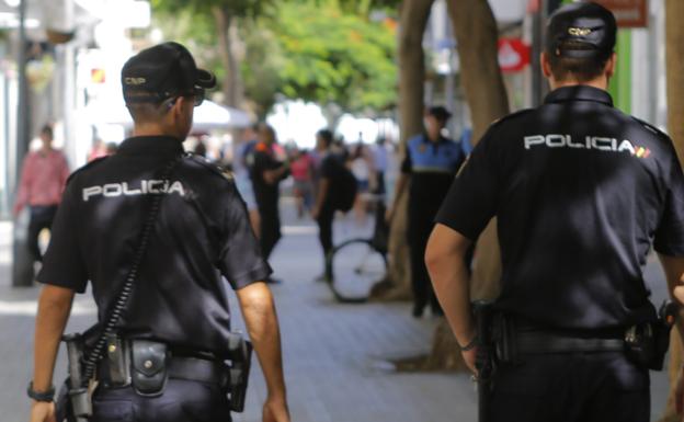 Más de 4.600 policías, guardias civiles y militares han recibido la primera dosis de vacuna en Canarias