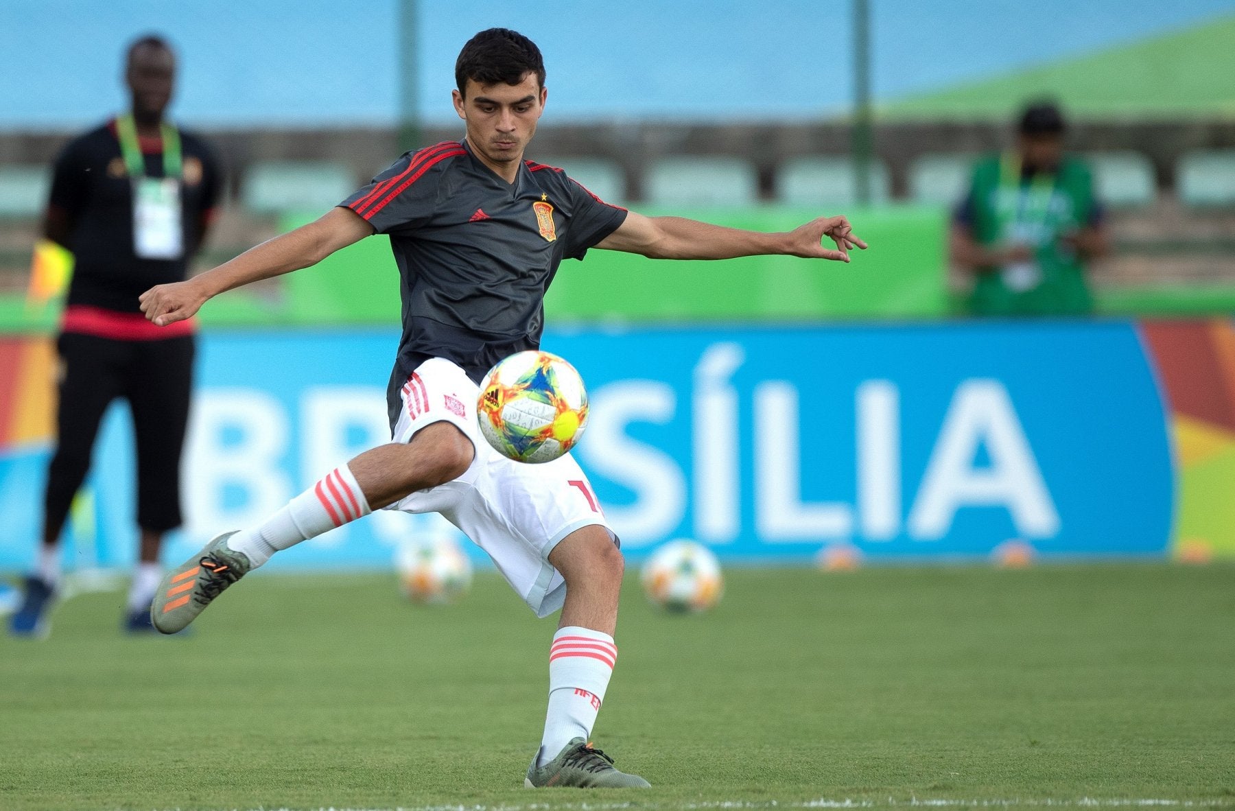 Pedri rompe la puerta de la absoluta