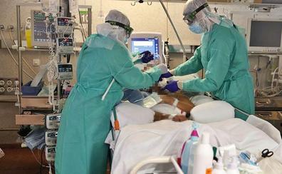 Sanidad se queda «de brazos cruzados» ante la saturación de la UCI del Hospital