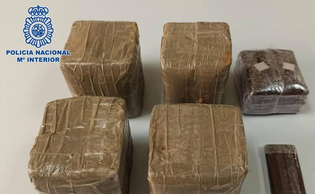 Pillado en Luis Doreste Silva con más de cuatro kilos de hachís en la mochila