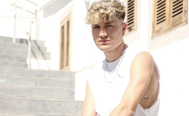 Carlos Heredia graba en Mogán el vídeo de 'Cartas y Flores'