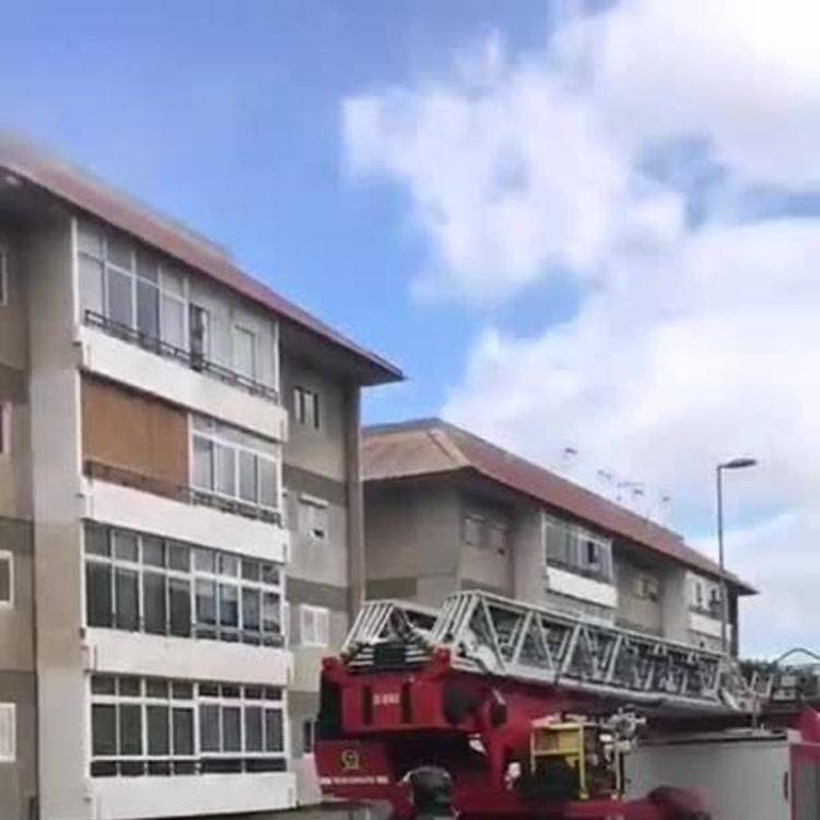 Intoxicado en el incendio de una vivienda en La Paterna