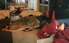 Los 41 migrantes que durmieron en la calle, al campamento Las Canteras