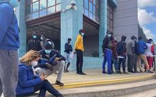 Casi 200 inmigrantes intentan pedir asilo ante el cierre de dos hoteles en Gran Canaria