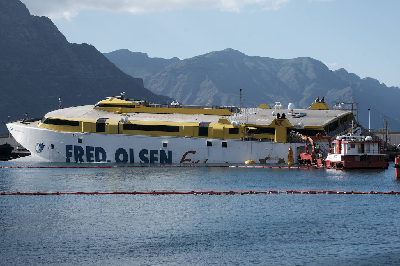 Salvar Agaete: «Fred Olsen y autoridades mintieron sobre el ferry encallado»