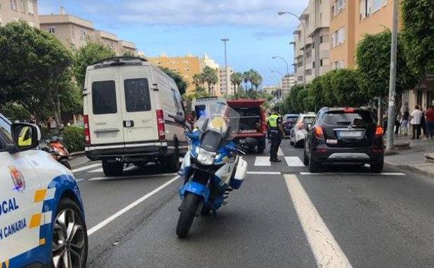 Un motorista resulta herido al caerse en la Avenida Marítima