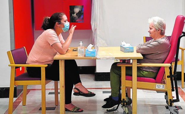 Menores de 14 años podrán visitar a sus abuelos vacunados