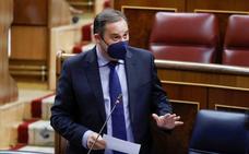 Ábalos se escuda en Aznar y Rajoy para no hablar de Plus Ultra