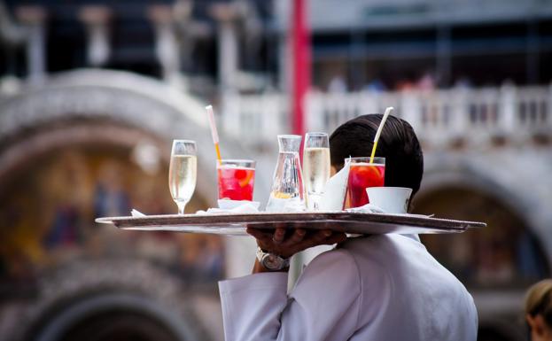 La contratación en hostelería ha caído un 45,9% desde julio en Canarias