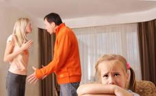 «Criticar a la madre o al padre en un divorcio es devastador para el hijo»
