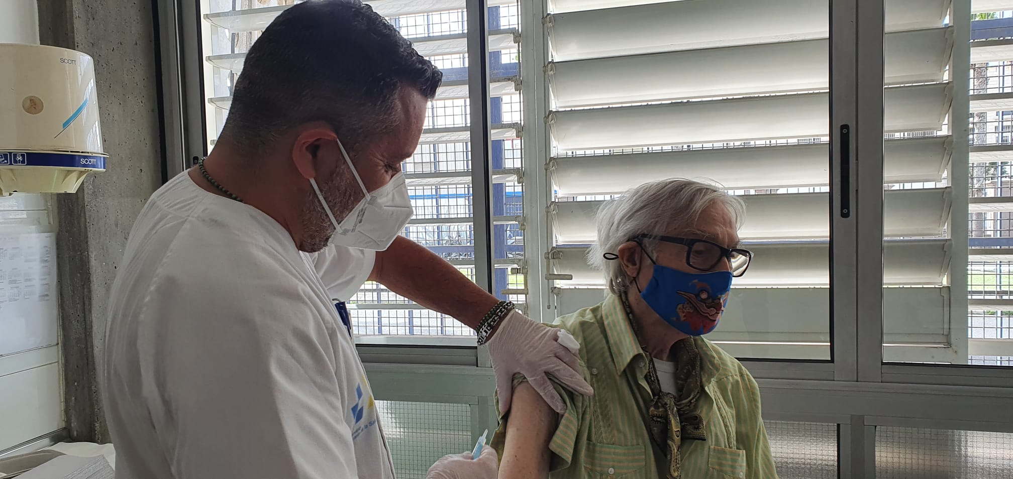 El artista Pepe Dámaso anima a los canarios a vacunarse