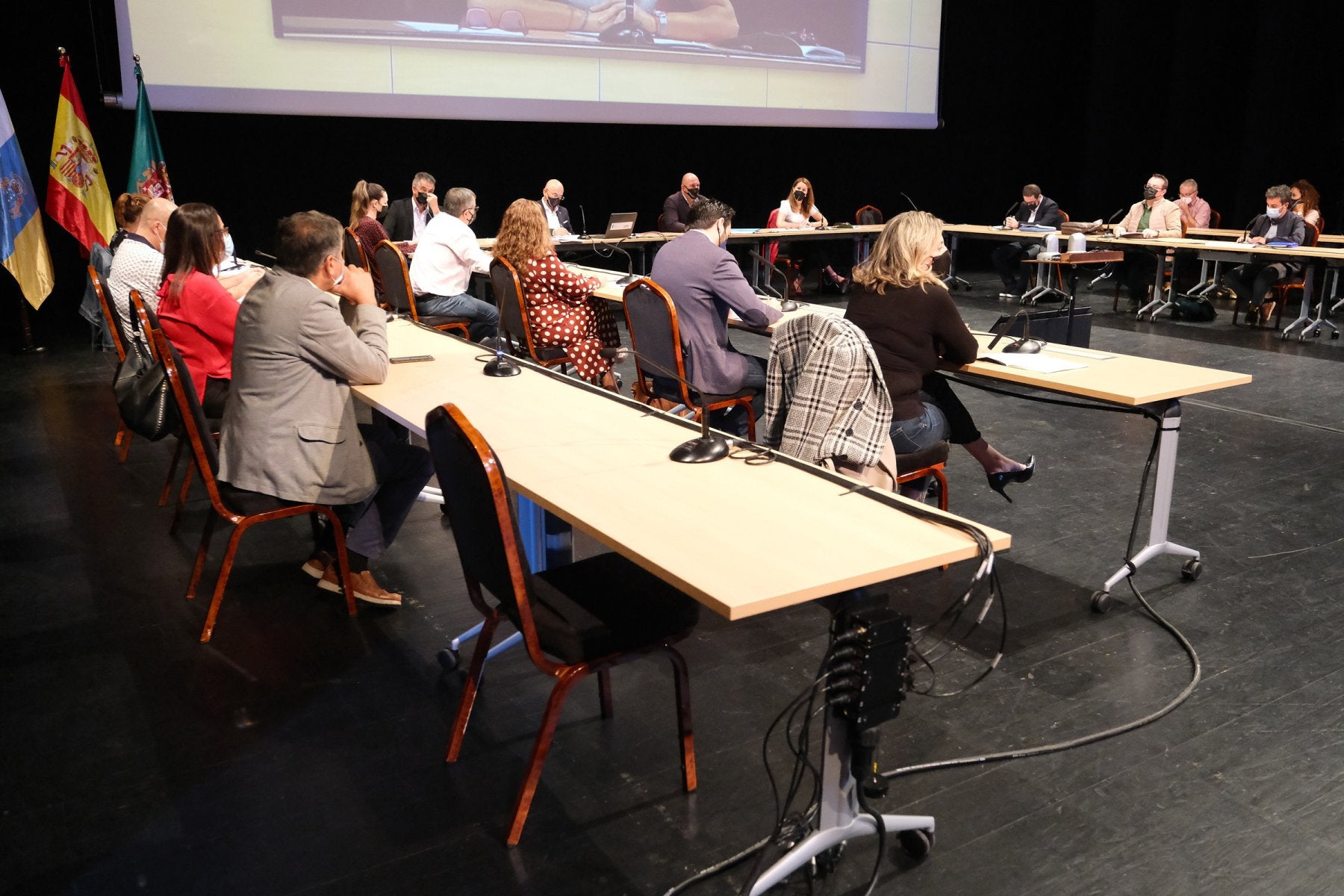 El Cabildo da validez a la salida de Acosta como consejero