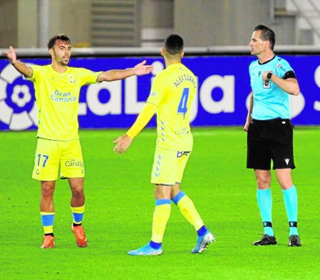 Y Las Palmas acabó con un tinerfeño más que el Tenerife