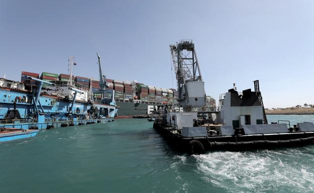 350 teus atrapados en Suez llegarán a Canarias con tres semanas de retraso