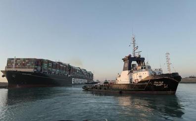 El Canal de Suez duplicará el tráfico diario para recuperar la semana de bloqueo