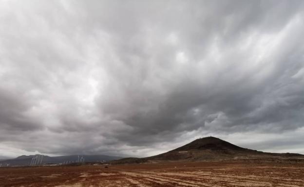 Martes de nubes y claros sin descartar alguna lluvia ocasional