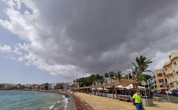 Lluvias débiles este lunes en Canarias