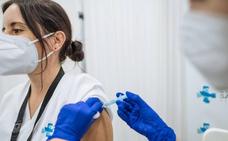 Más de 100.000 personas están inmunizadas en Canarias con dos dosis