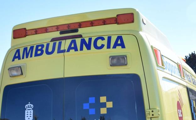 Un motoristas herido al colisionar con una valla en Tenerife