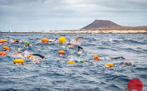 Actividad solidaria en aguas de La Graciosa contra el cáncer infantil