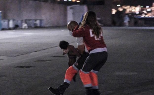 Nueve compañeros de la niña de Mali murieron en el mar, tres menores