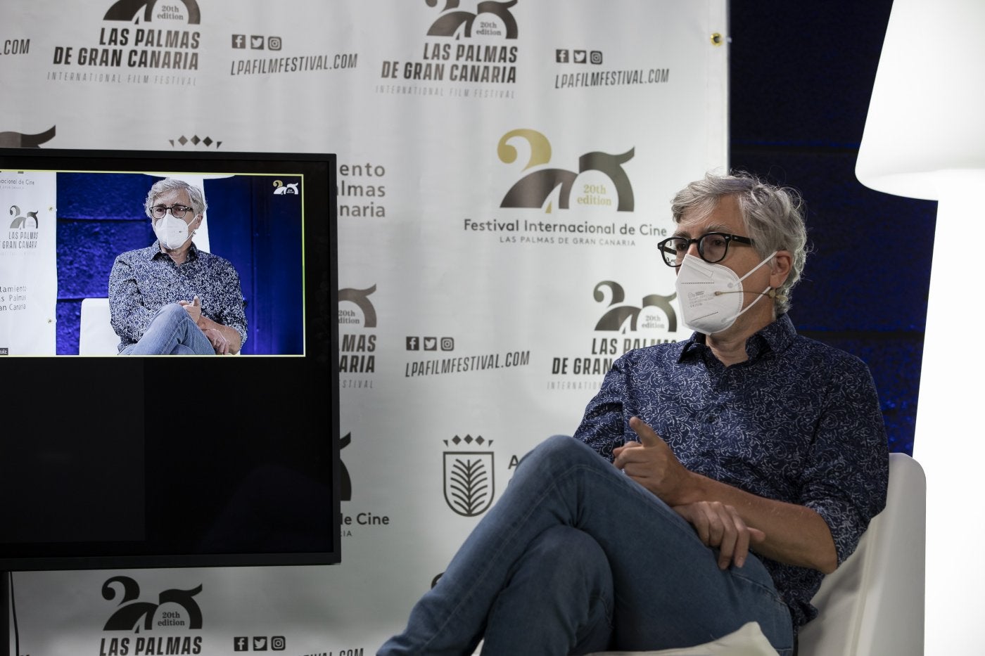 «La principal misión del periodismo y la ficción es mostrar las fisuras de cualquier discurso»